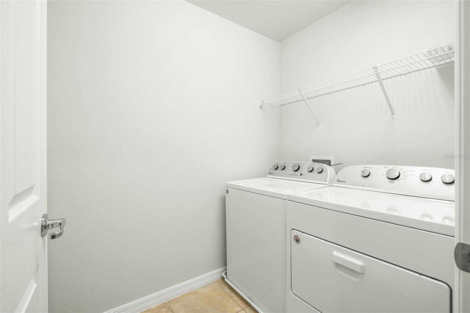 Listing photo id 23 for 9210 Hillcroft Drive