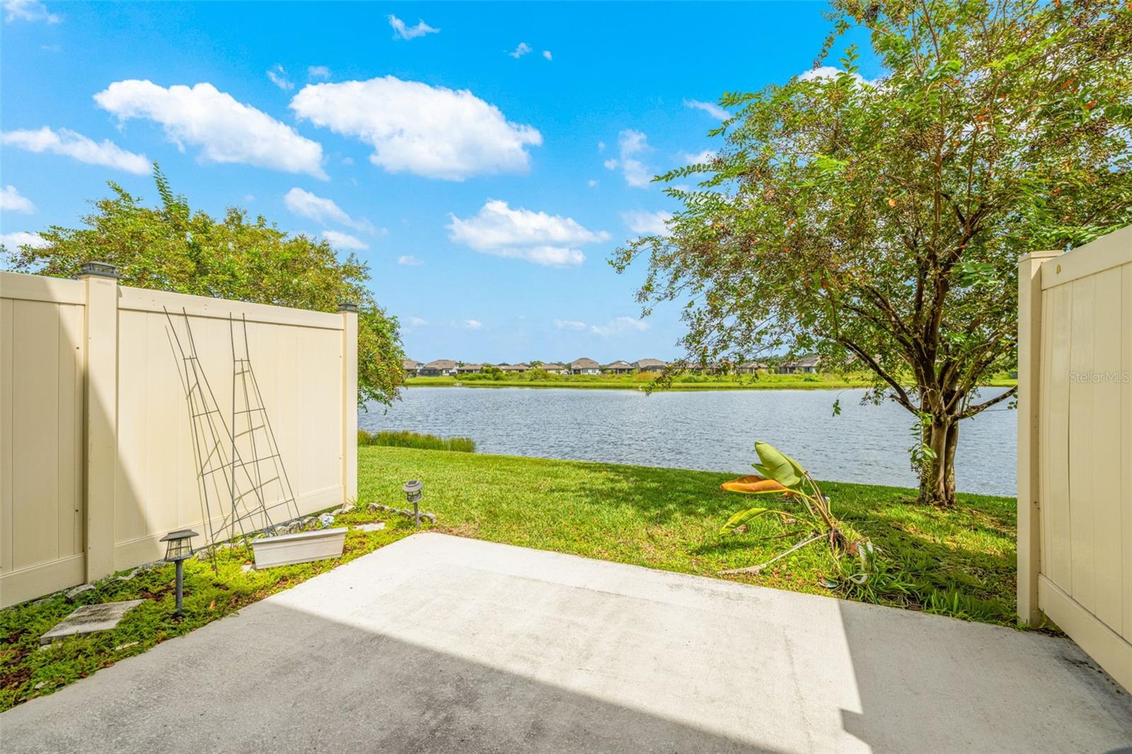 Listing photo id 24 for 9210 Hillcroft Drive