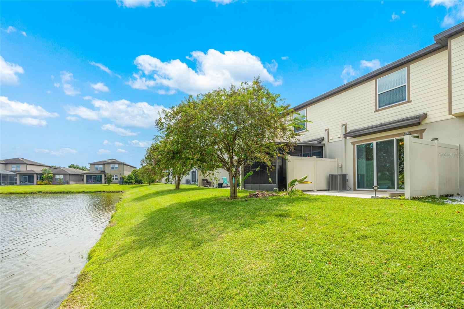 Listing photo id 26 for 9210 Hillcroft Drive