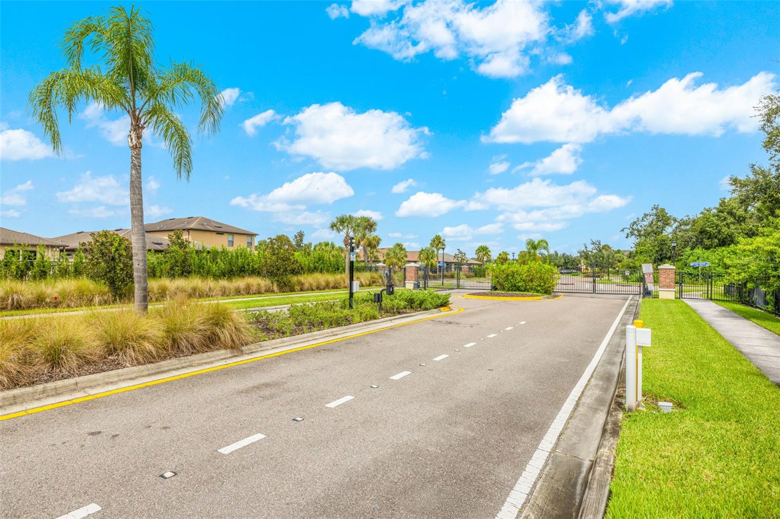 Listing photo id 28 for 9210 Hillcroft Drive