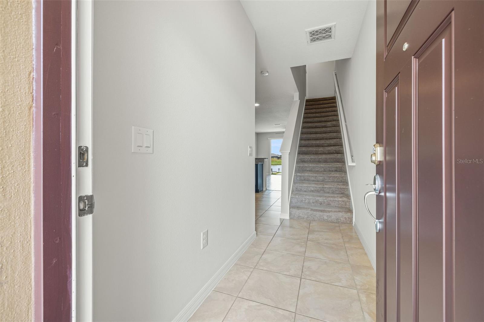 Listing photo id 2 for 9210 Hillcroft Drive