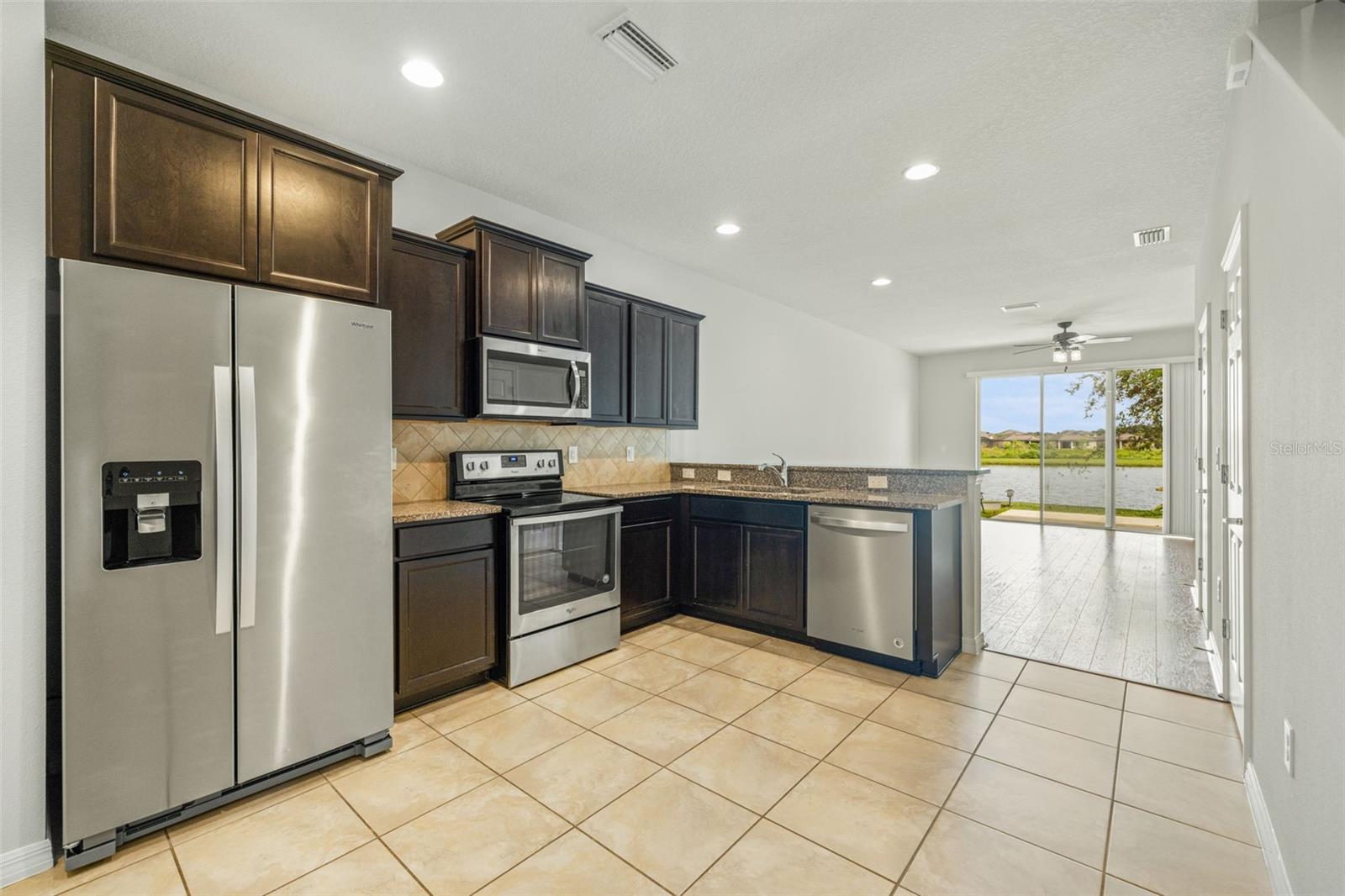 Listing photo id 4 for 9210 Hillcroft Drive