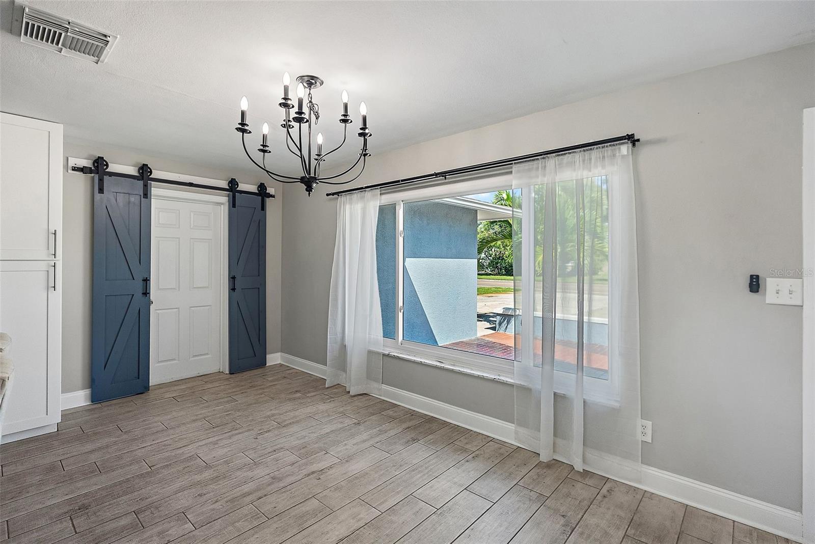 Image 10 of 33 For 6044 30th Avenue N