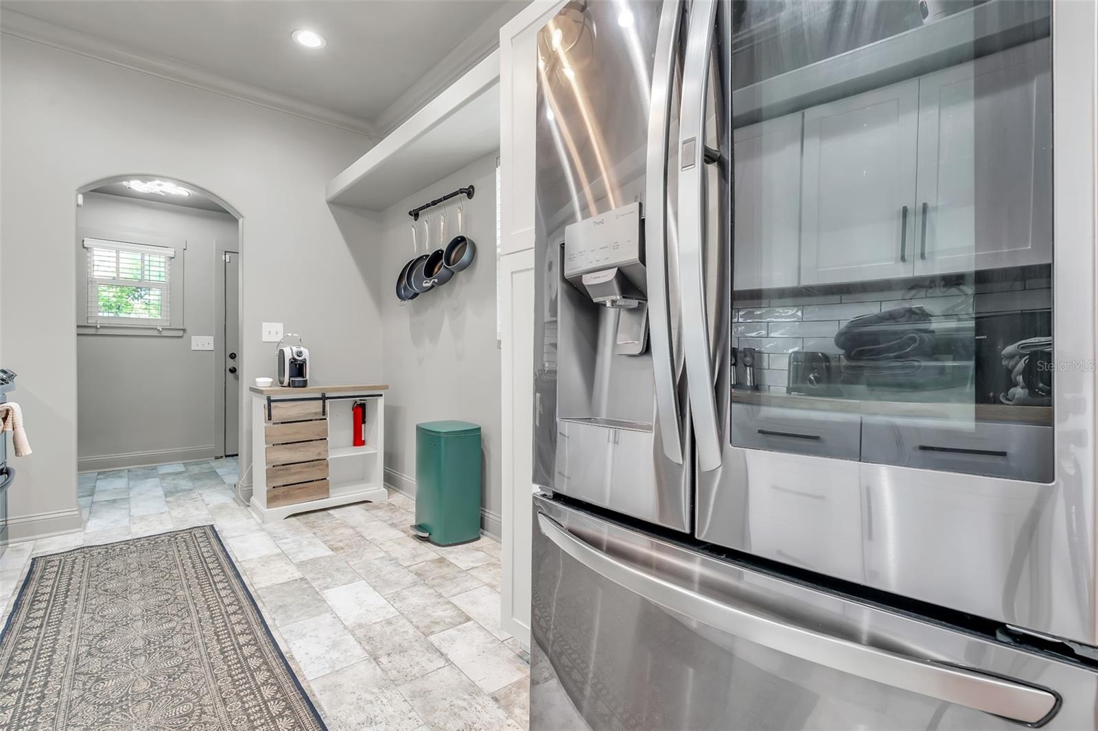 Listing photo id 8 for 4102 Branch Avenue