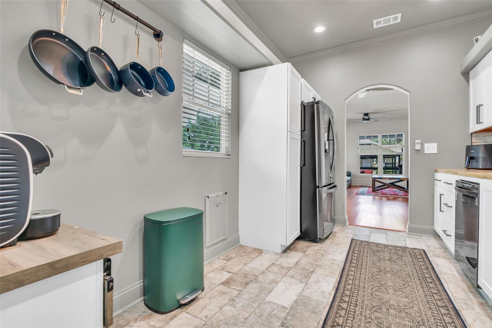 Listing photo id 10 for 4102 Branch Avenue