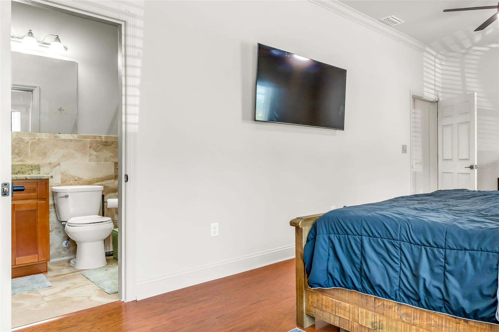 Listing photo id 15 for 4102 Branch Avenue