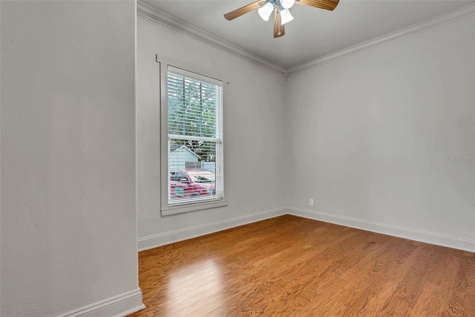 Listing photo id 17 for 4102 Branch Avenue