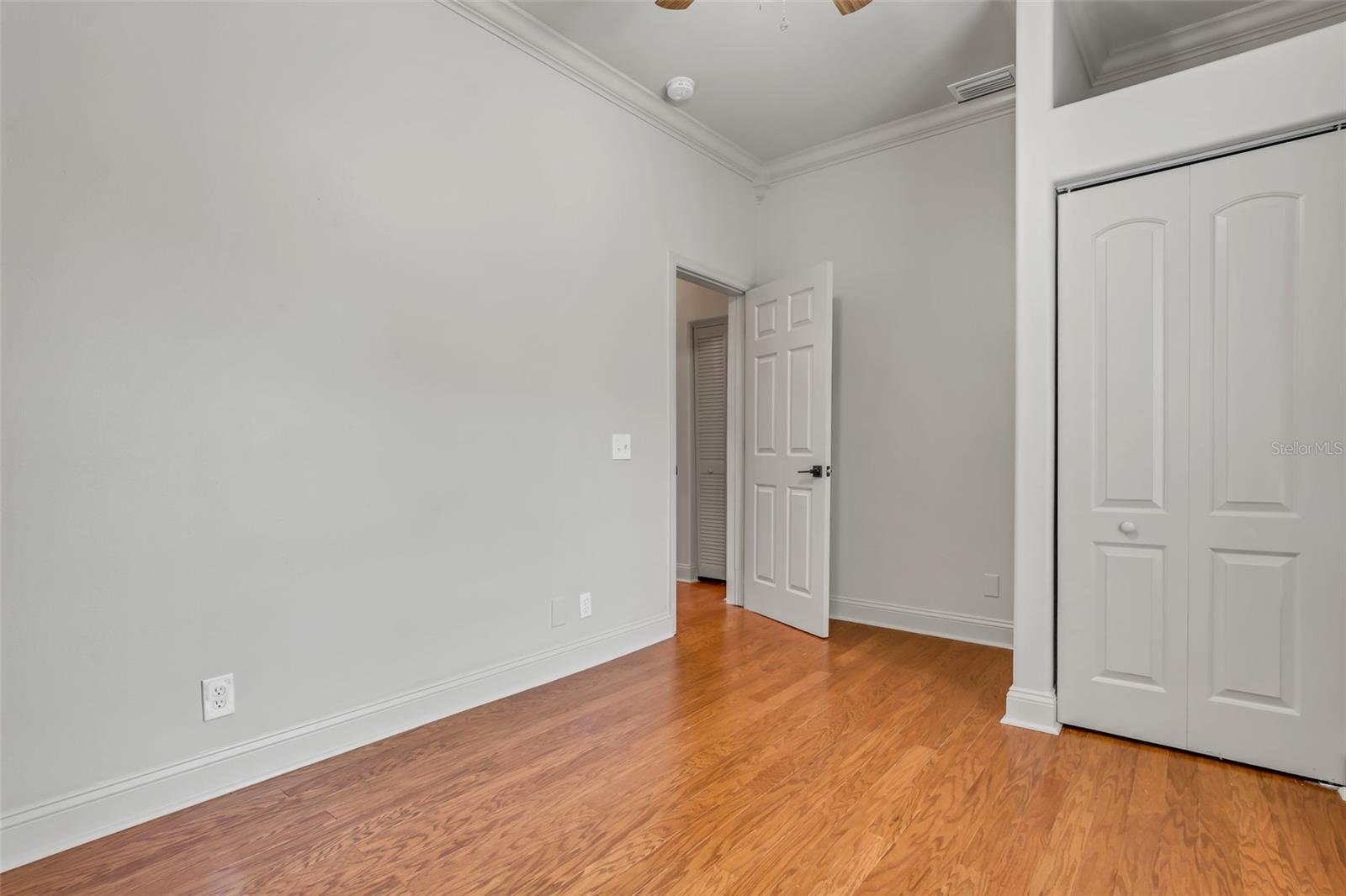 Listing photo id 18 for 4102 Branch Avenue