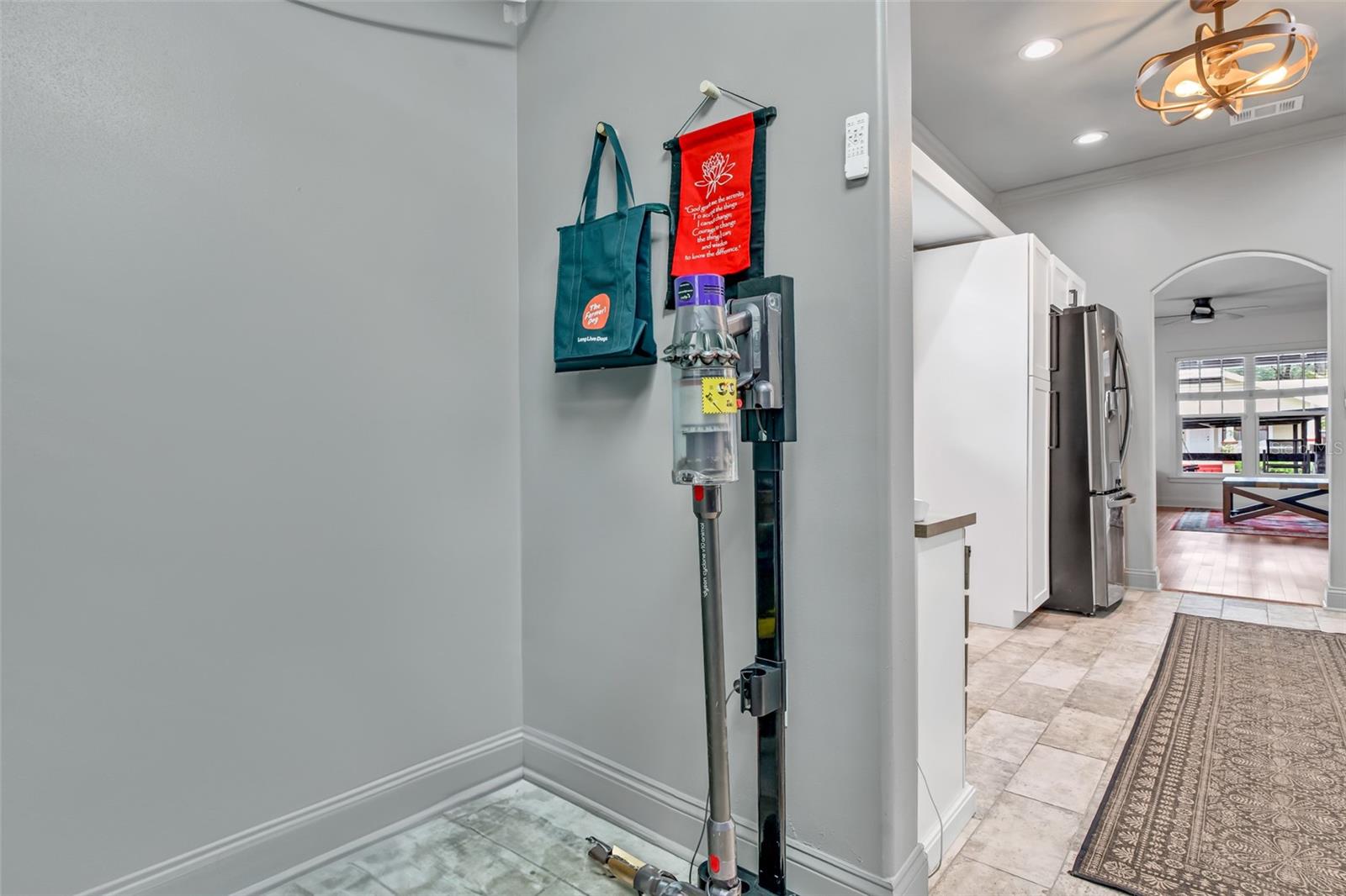 Listing photo id 21 for 4102 Branch Avenue