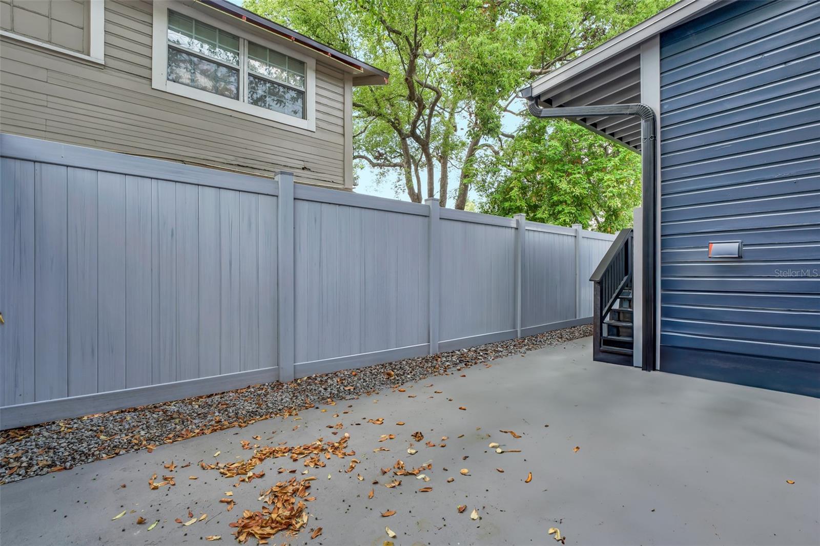 Listing photo id 27 for 4102 Branch Avenue