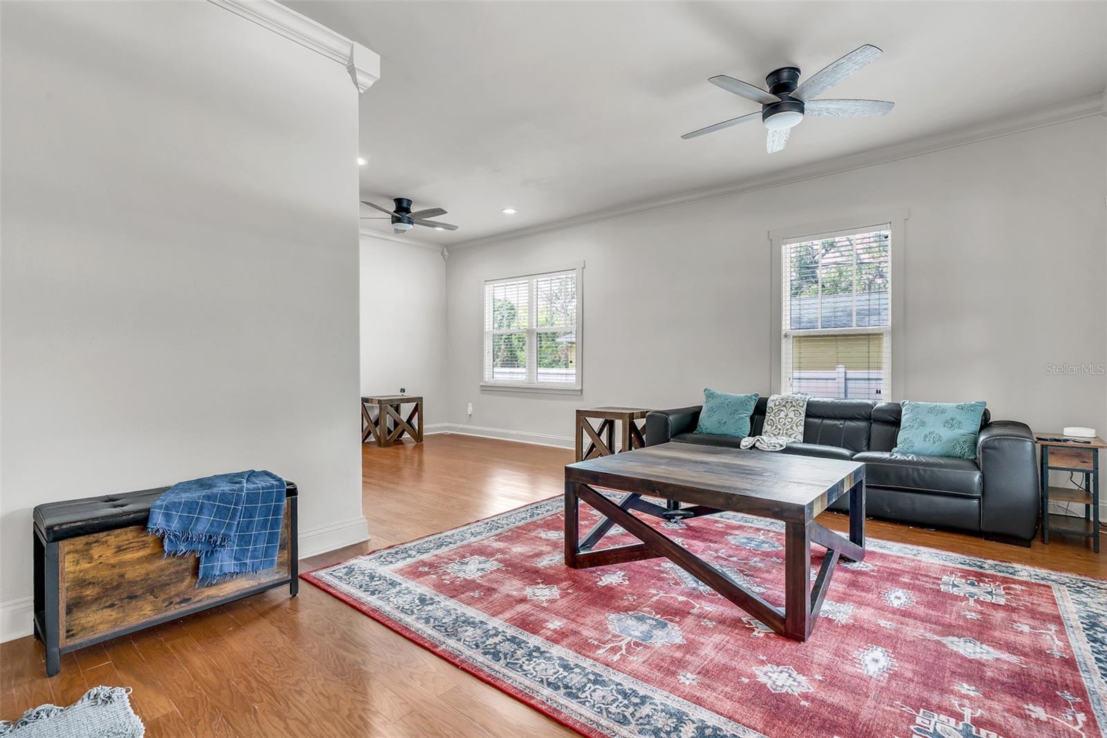 Listing photo id 3 for 4102 Branch Avenue