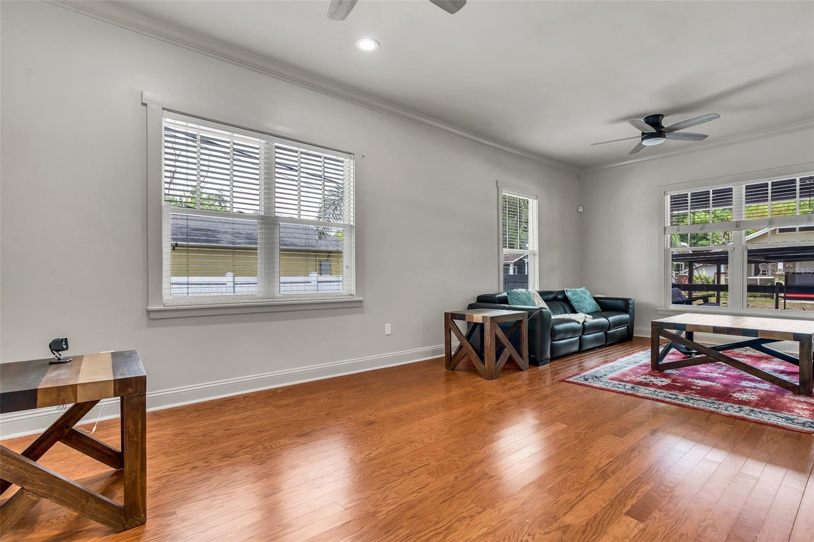 Listing photo id 5 for 4102 Branch Avenue