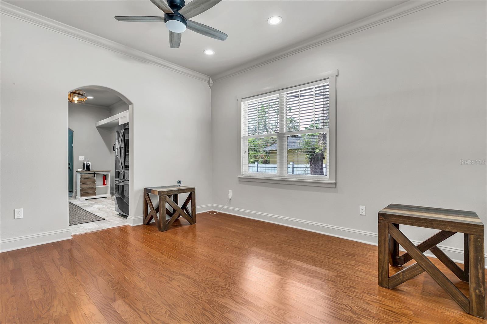 Listing photo id 7 for 4102 Branch Avenue