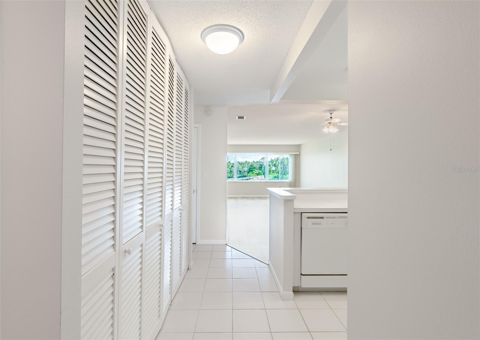 Image 3 of 25 For 100 Bluff View Drive 212c