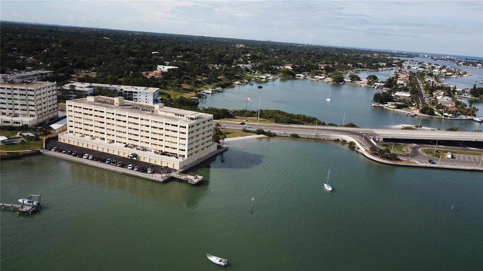 Image 34 of 43 For 100 Bluff View Drive 212c