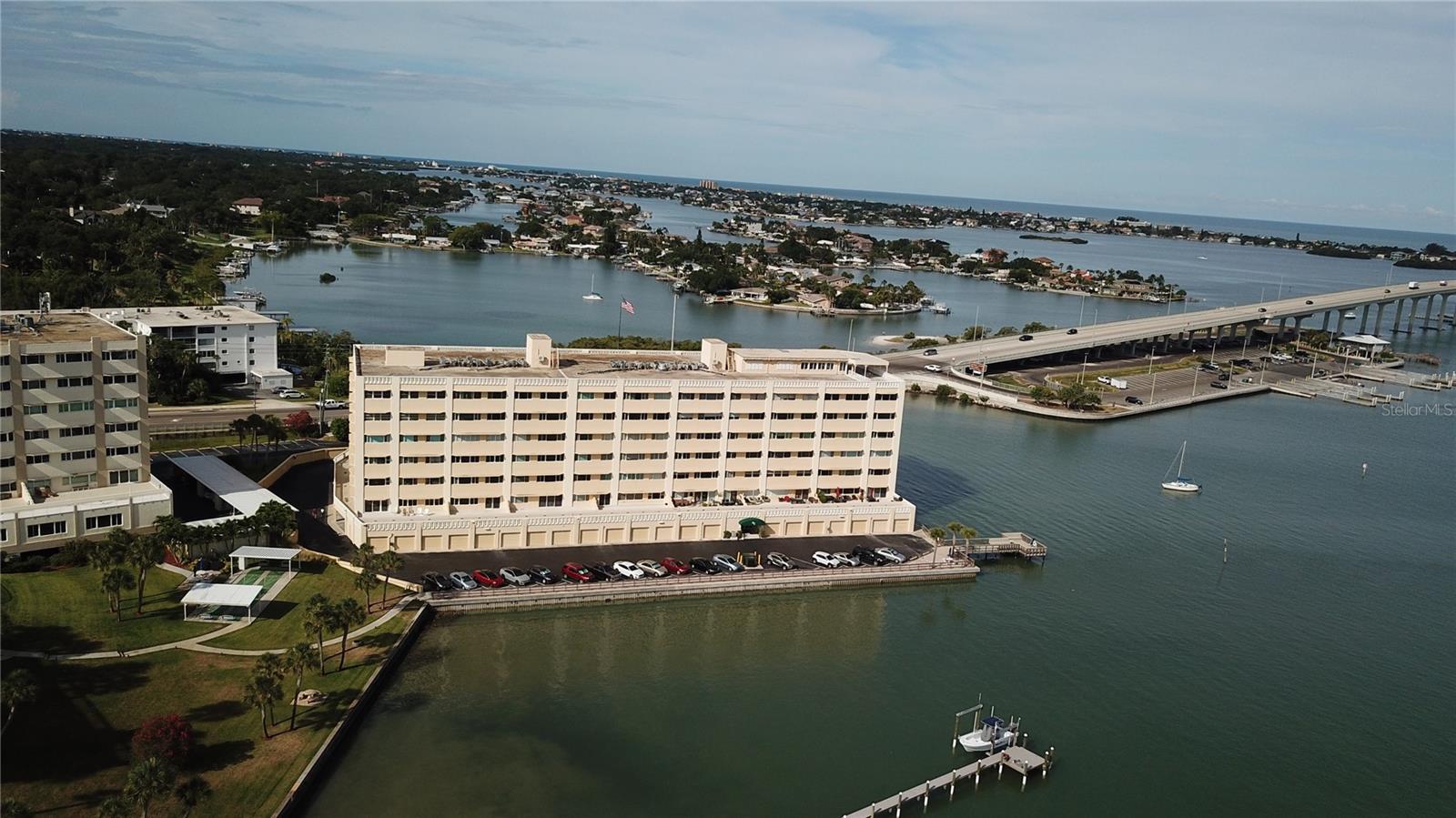 Image 36 of 43 For 100 Bluff View Drive 212c