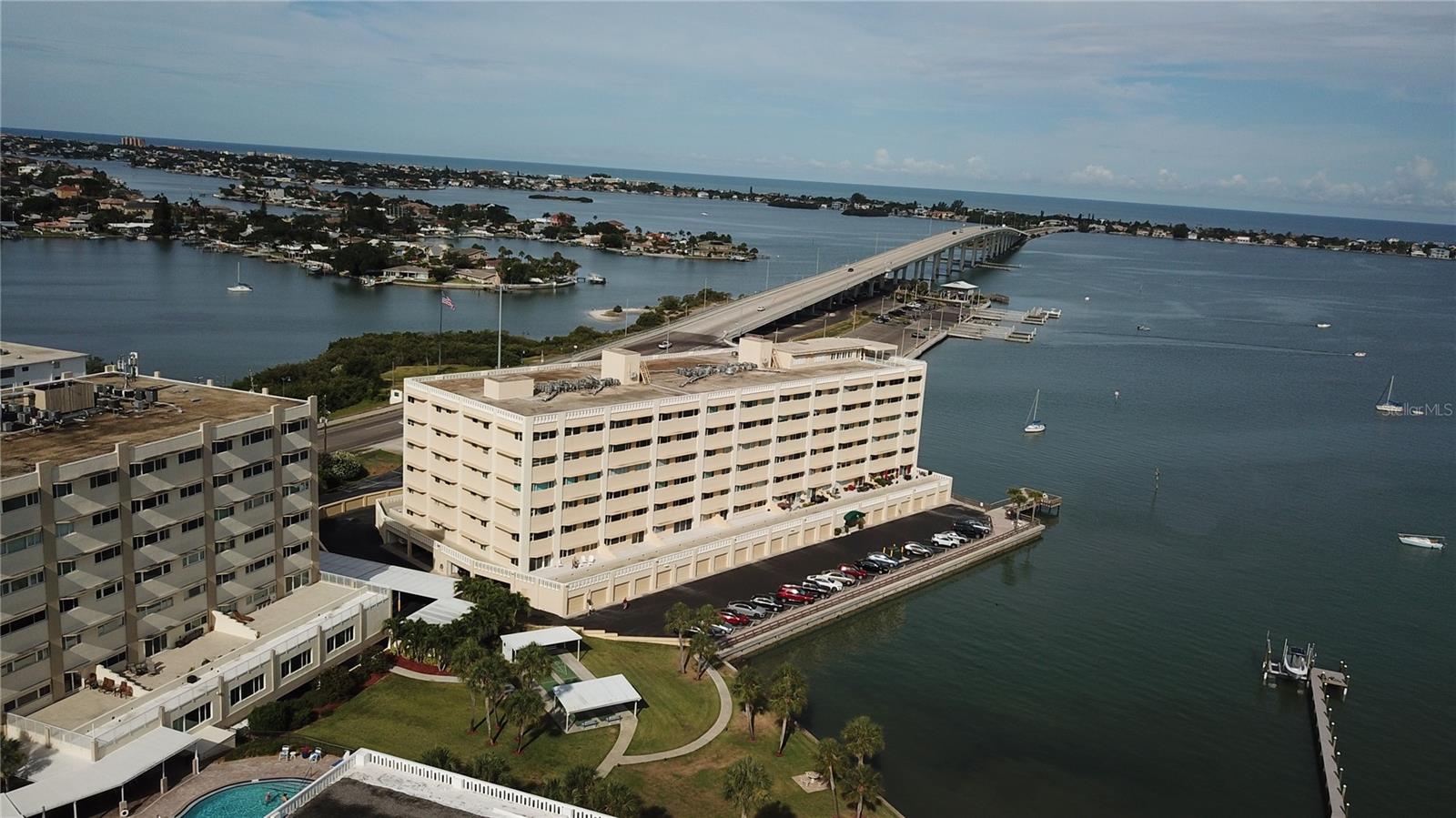 Image 37 of 43 For 100 Bluff View Drive 212c