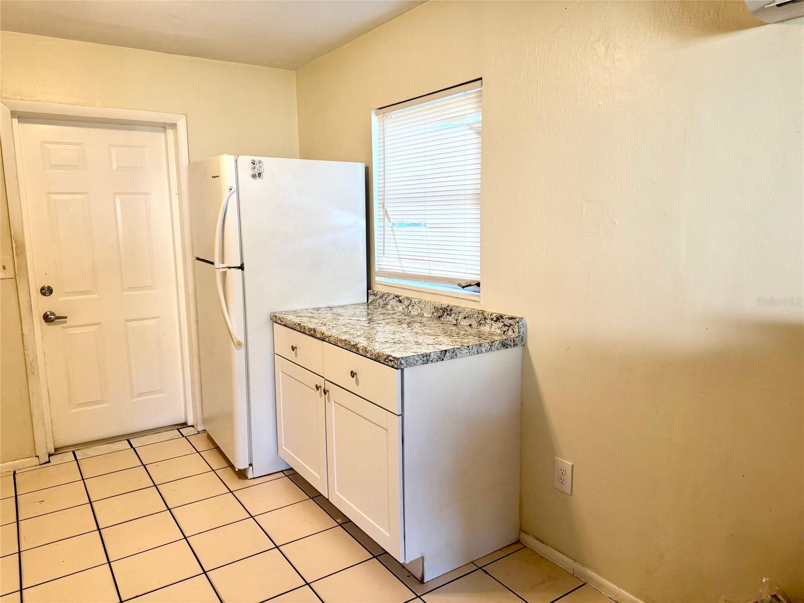 Image 3 of 9 For 714 5th Avenue Ne A