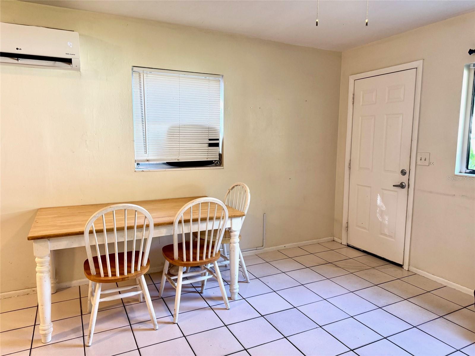 Image 5 of 9 For 714 5th Avenue Ne A