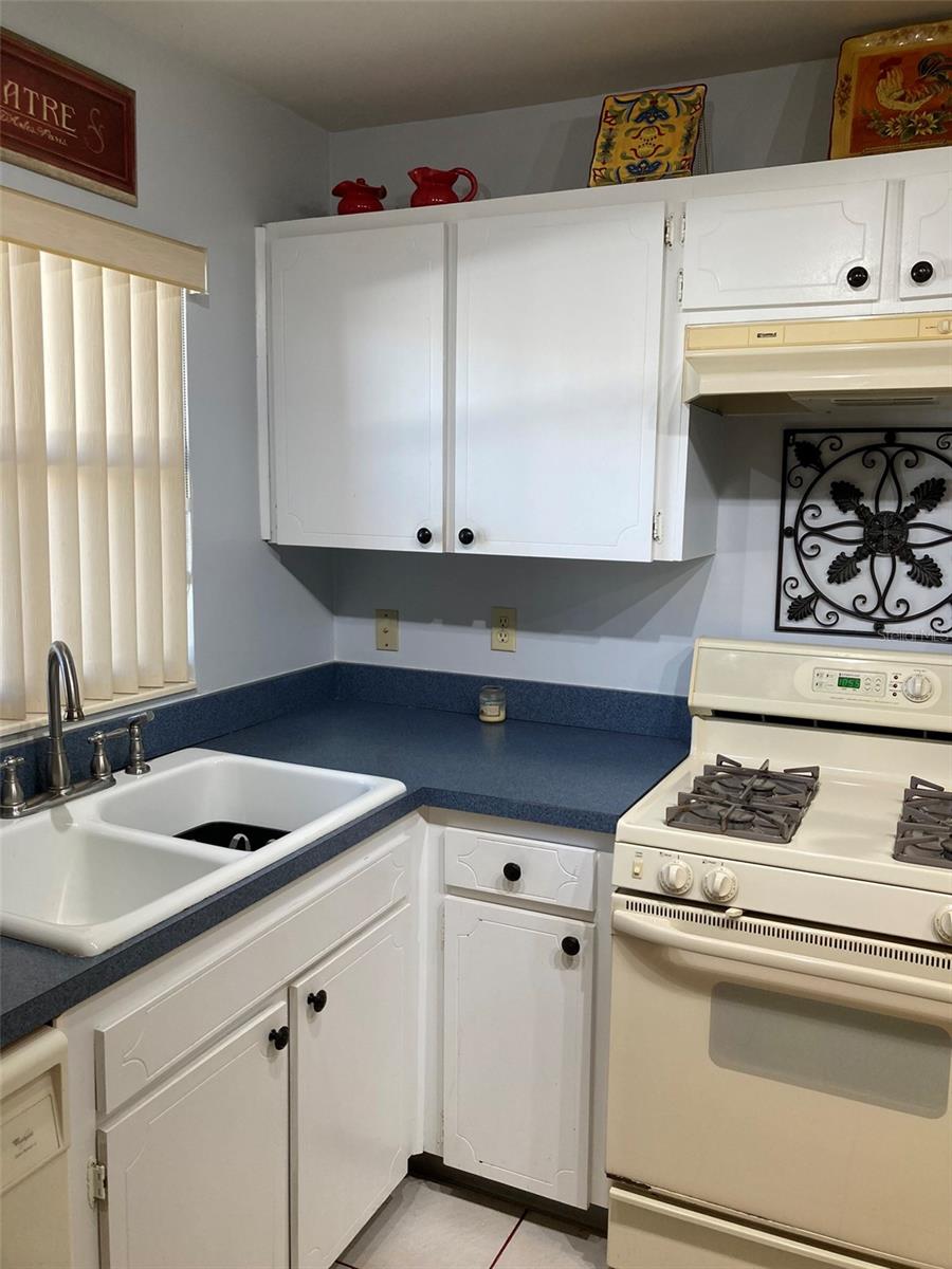 Image 4 of 53 For 5521 80th Street N 215