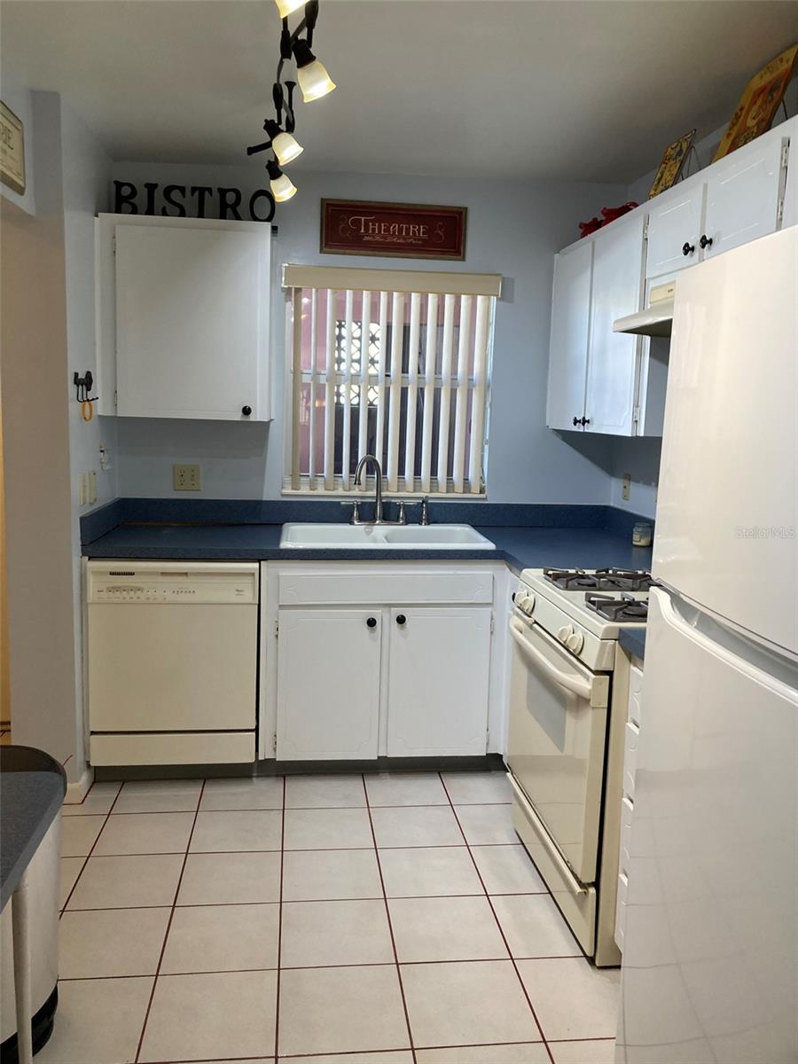 Image 7 of 53 For 5521 80th Street N 215