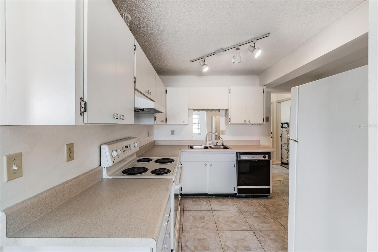 Image 14 of 42 For 216 Genet Court