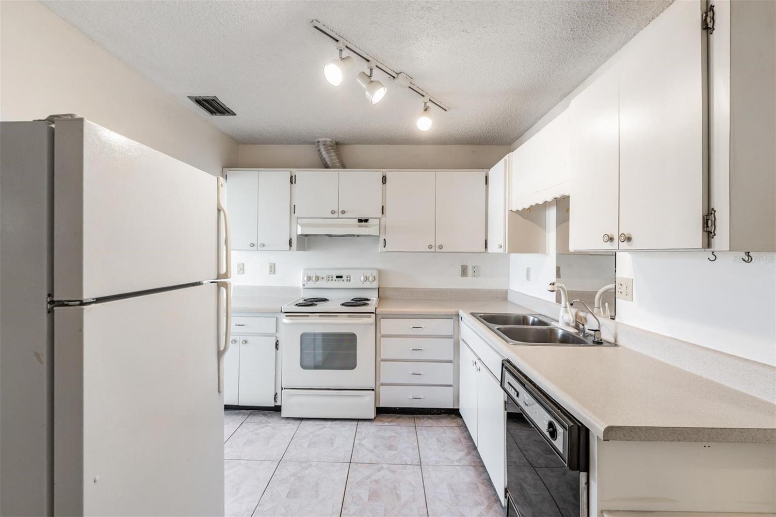 Image 17 of 42 For 216 Genet Court