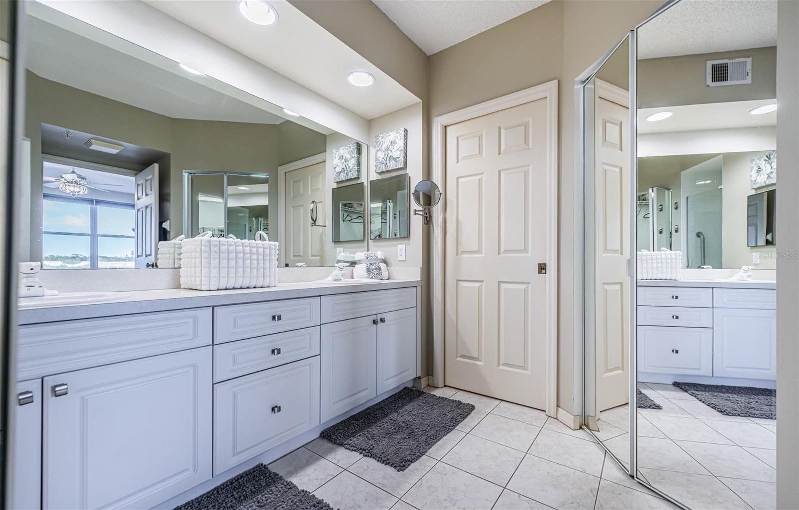 Image 30 of 52 For 6450 Shoreline Drive 9203