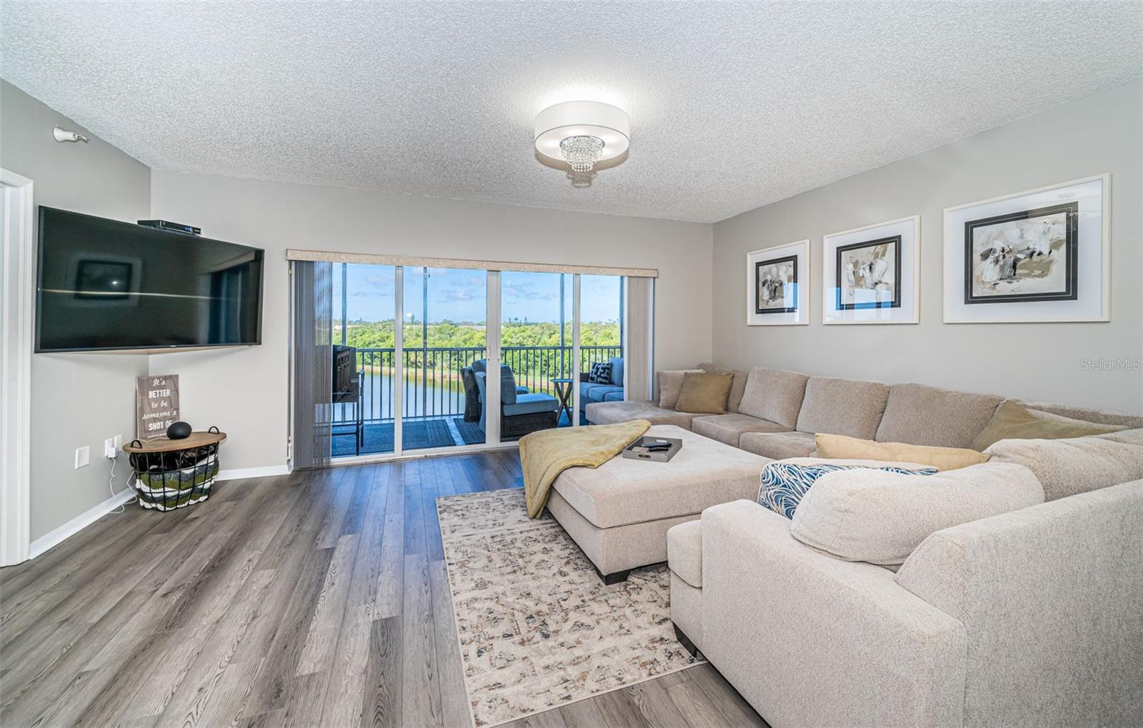 Image 8 of 52 For 6450 Shoreline Drive 9203