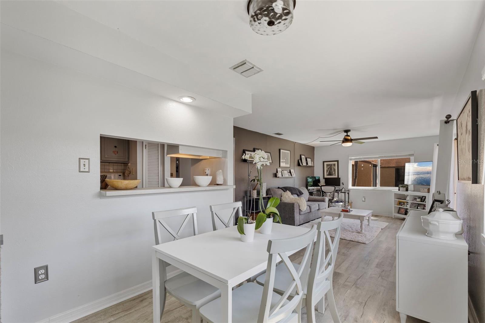 Image 12 of 36 For 1575 Greenlea Drive 6