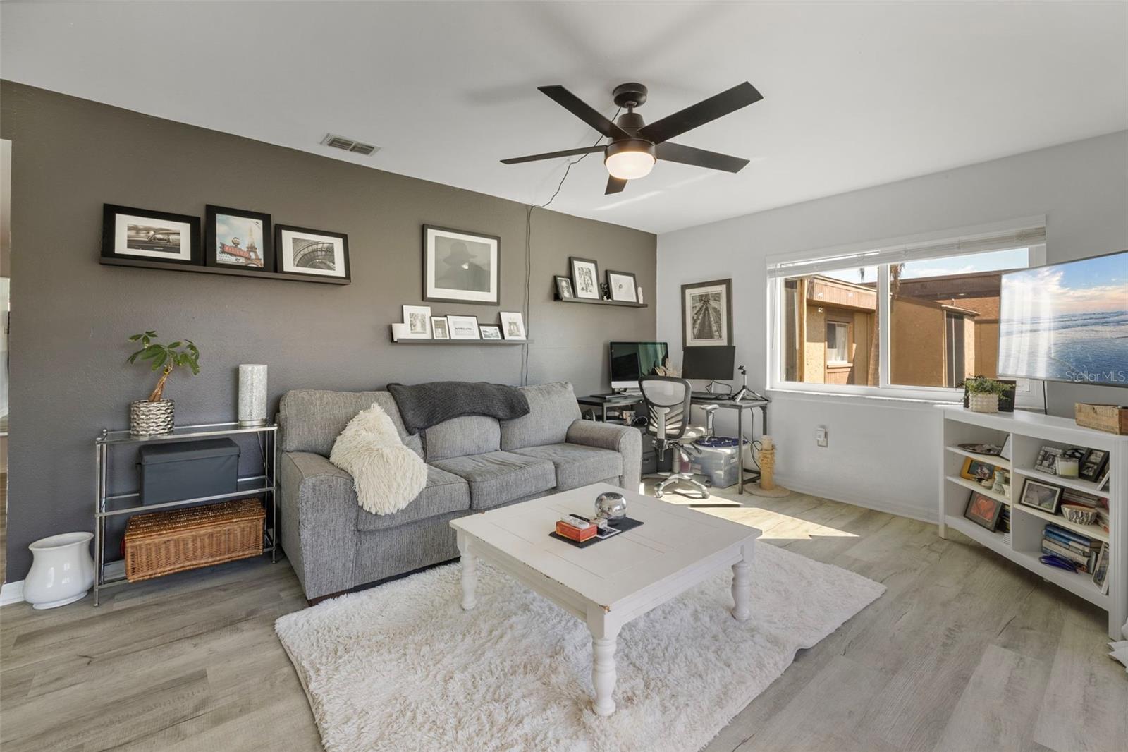 Image 18 of 36 For 1575 Greenlea Drive 6