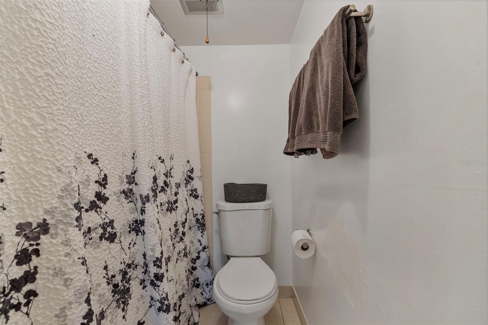 Image 25 of 36 For 1575 Greenlea Drive 6