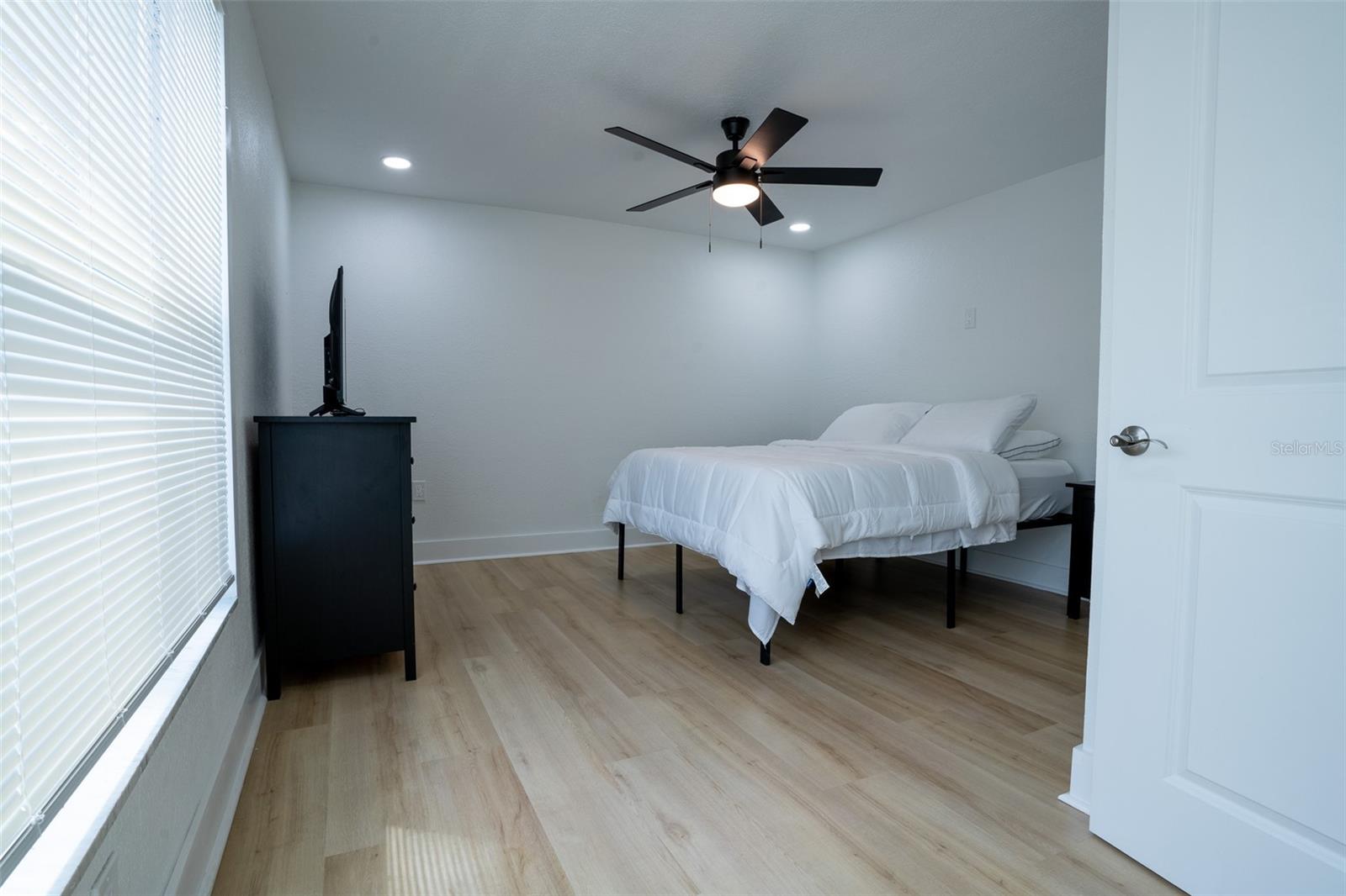 Image 22 of 27 For 11815 88th Avenue