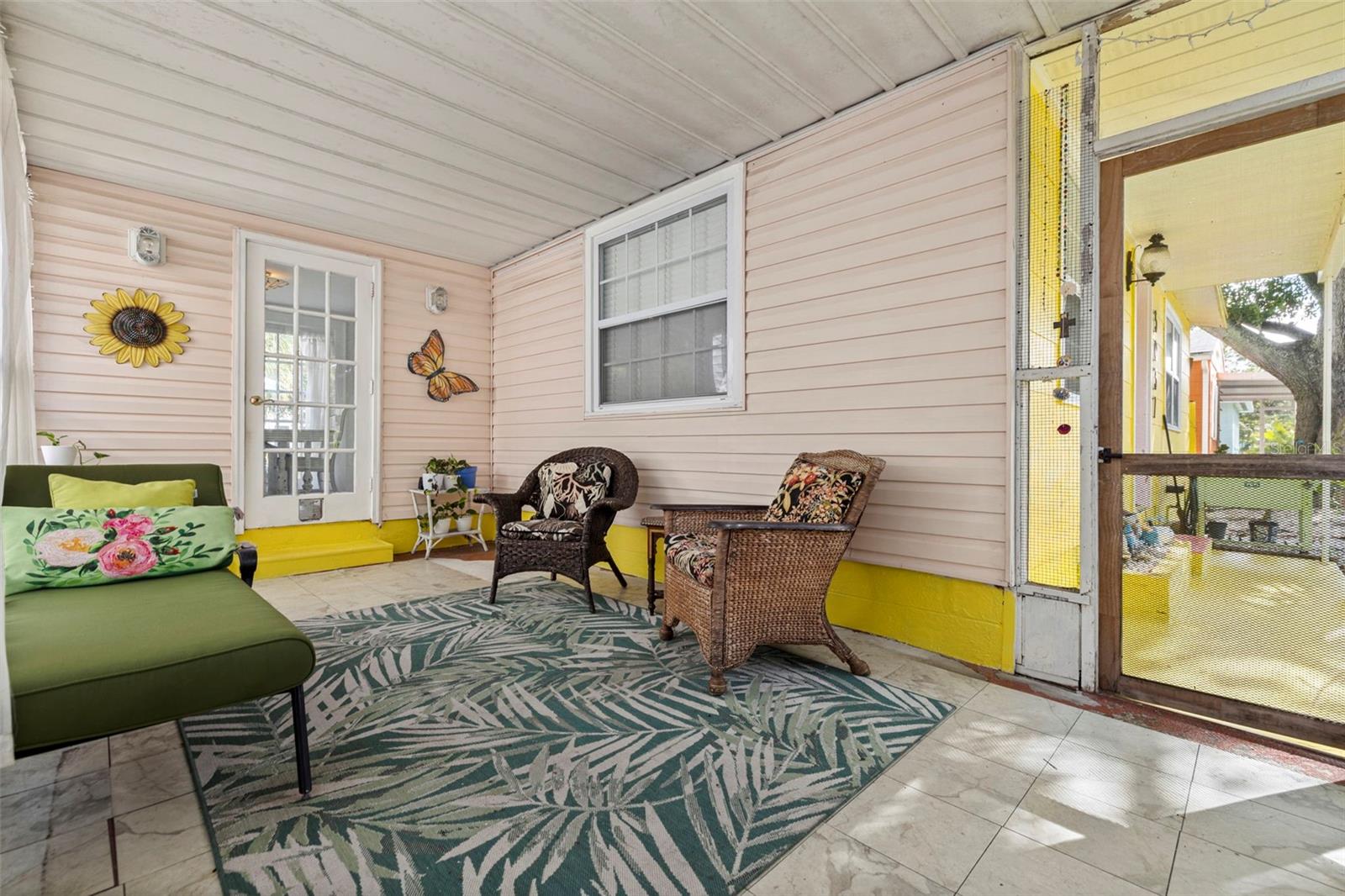 Image 15 of 51 For 5037 28th Avenue S