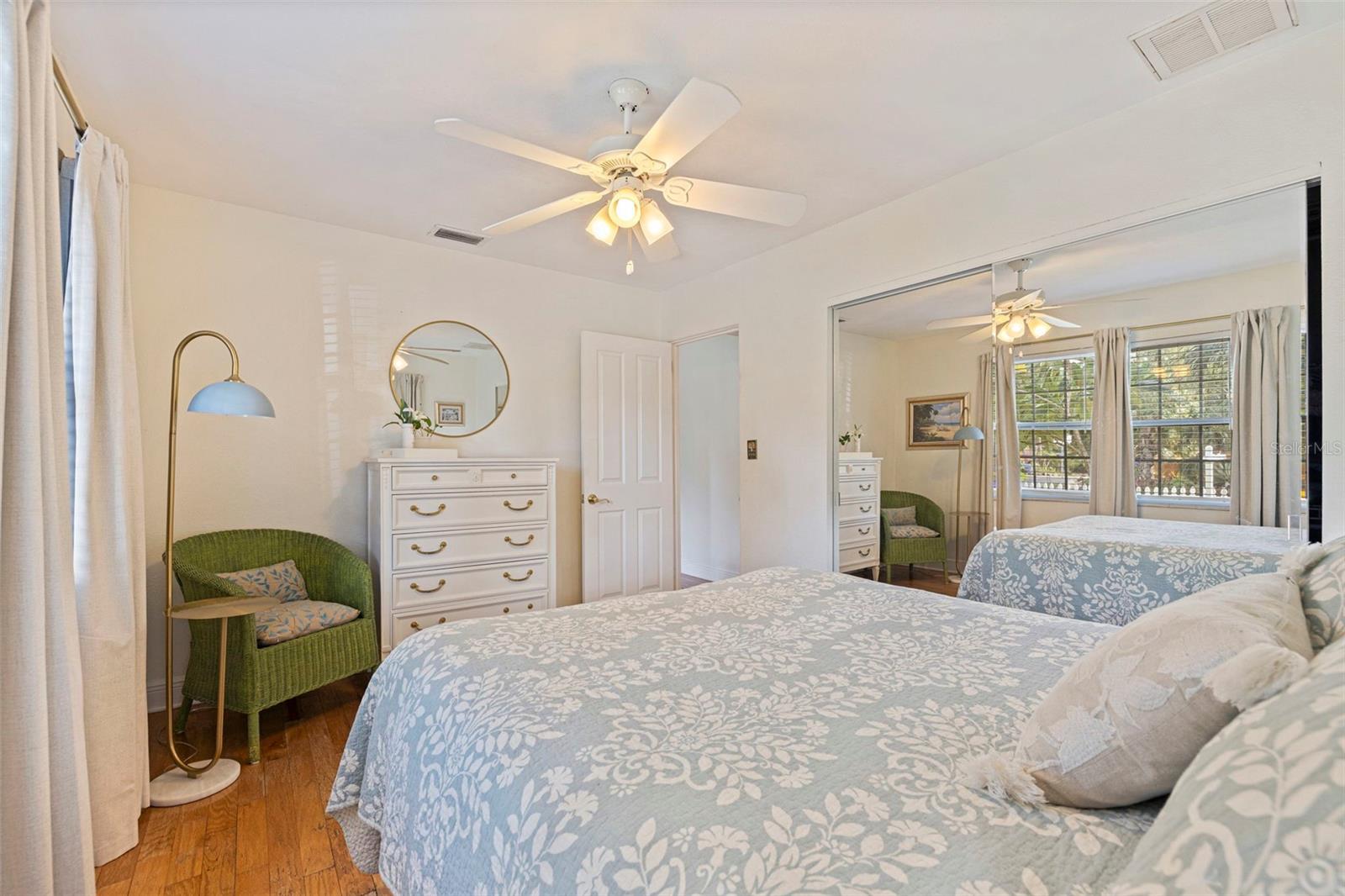 Image 22 of 51 For 5037 28th Avenue S