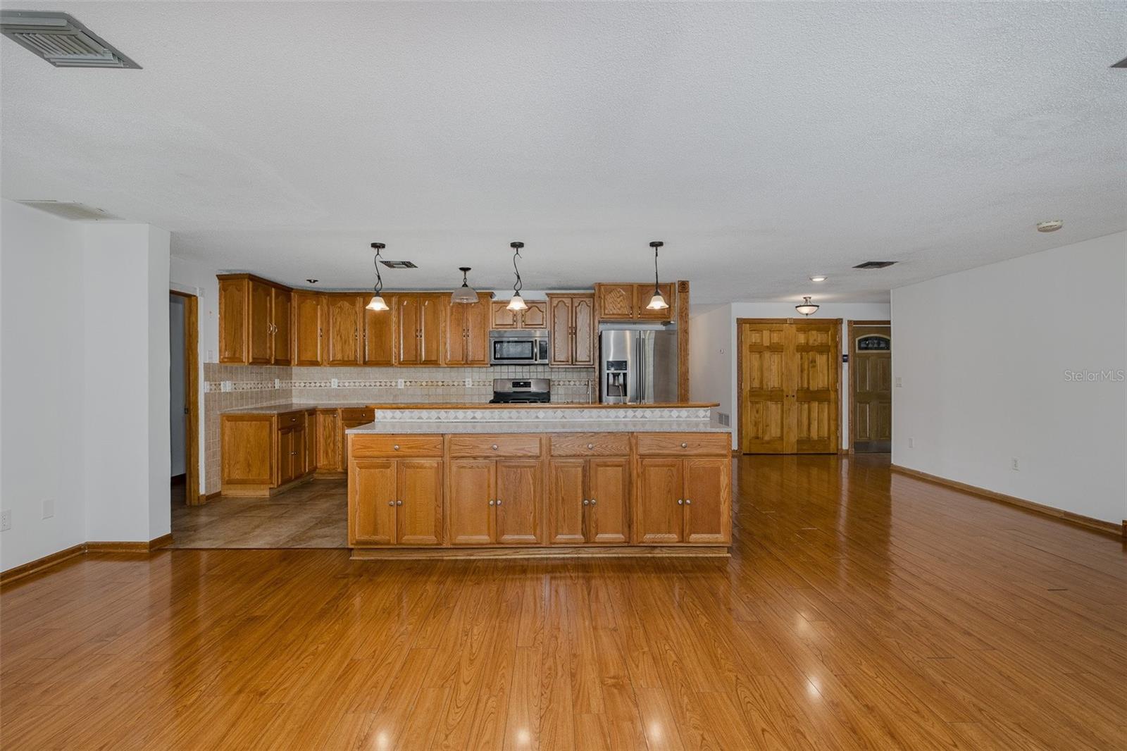 Image 31 of 74 For 2568 Redwood Way