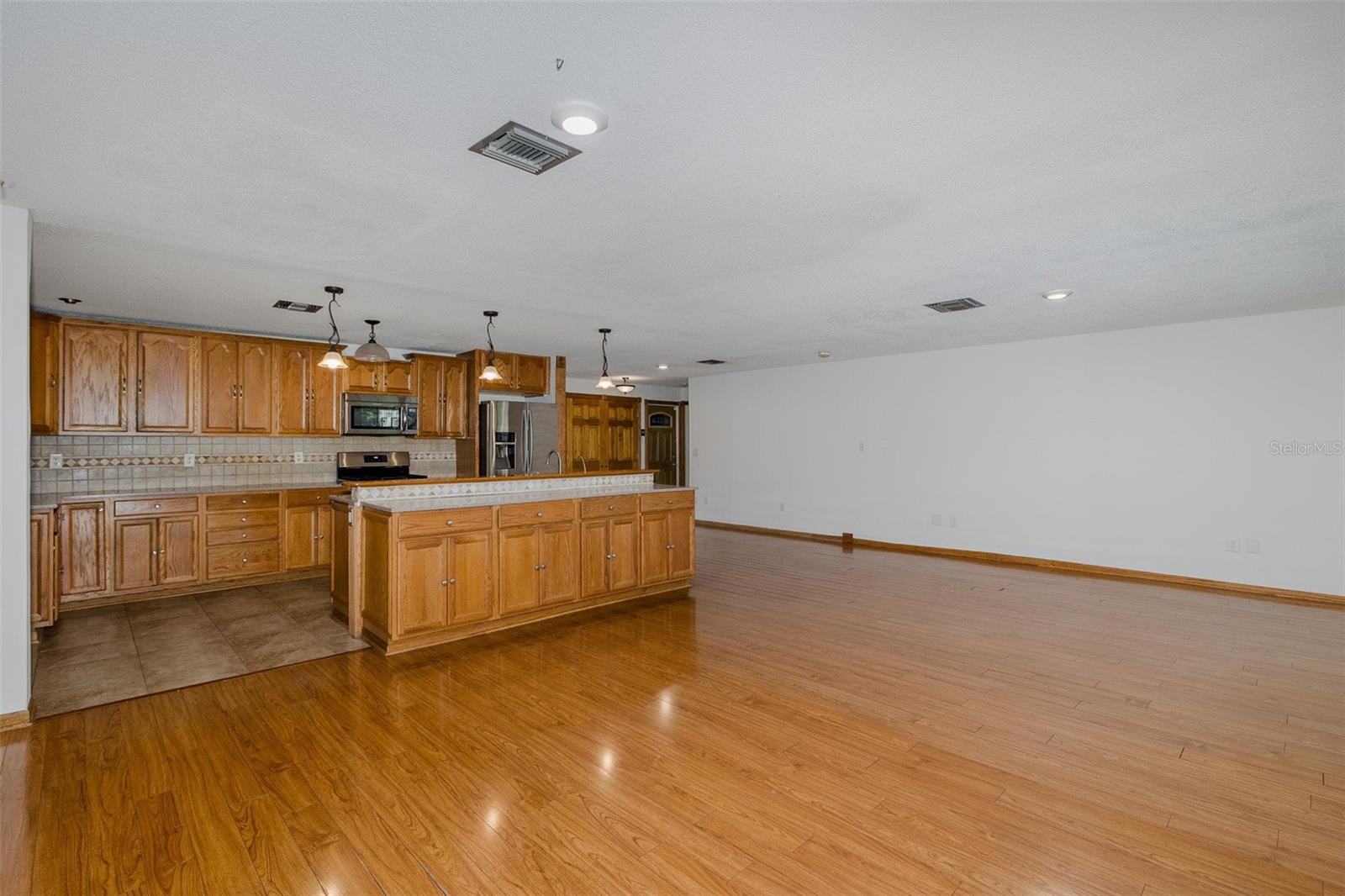 Image 32 of 74 For 2568 Redwood Way