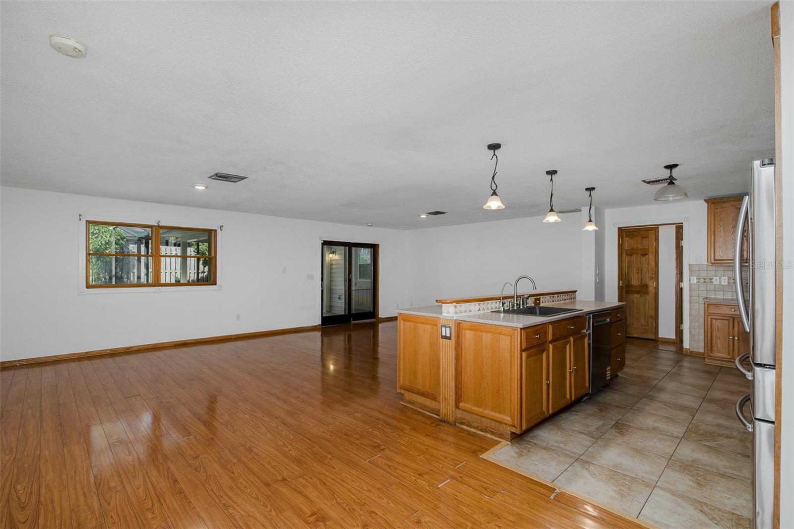 Image 34 of 74 For 2568 Redwood Way