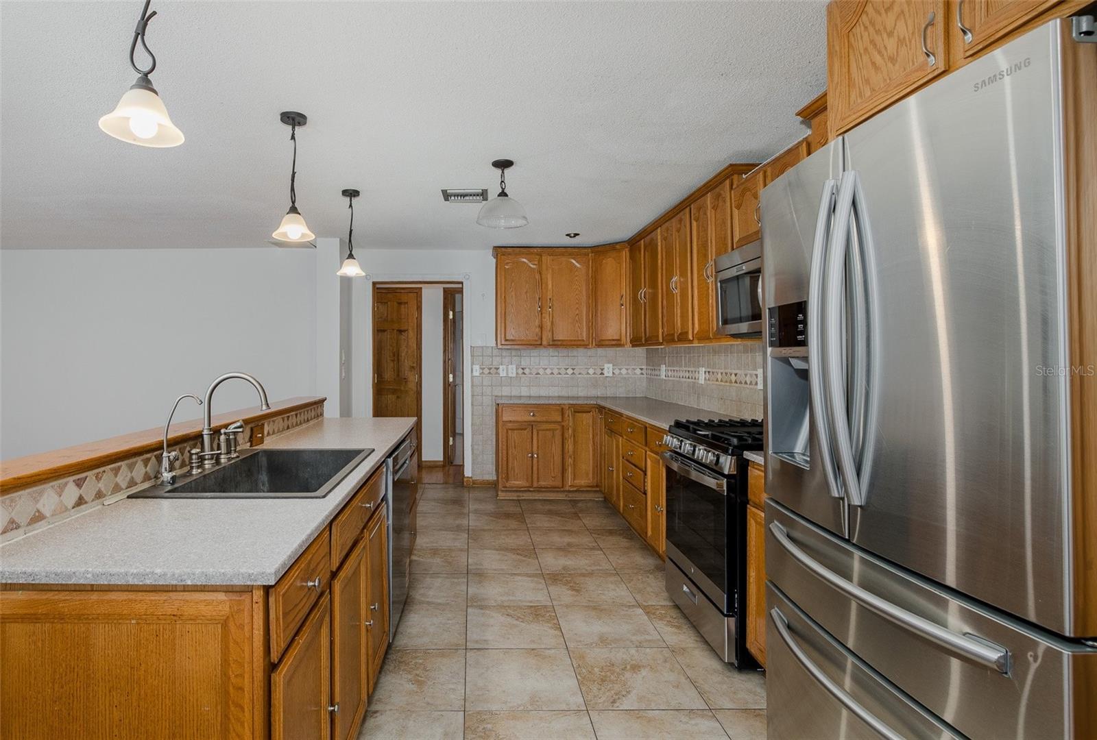 Image 35 of 74 For 2568 Redwood Way