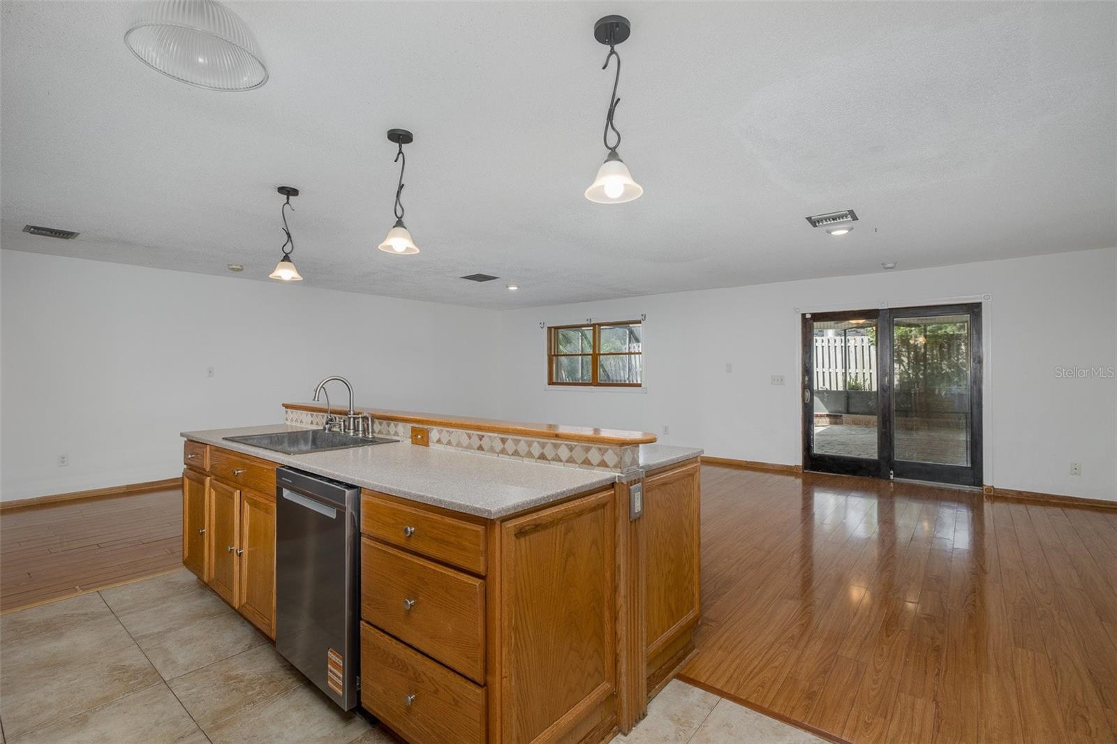 Image 37 of 74 For 2568 Redwood Way