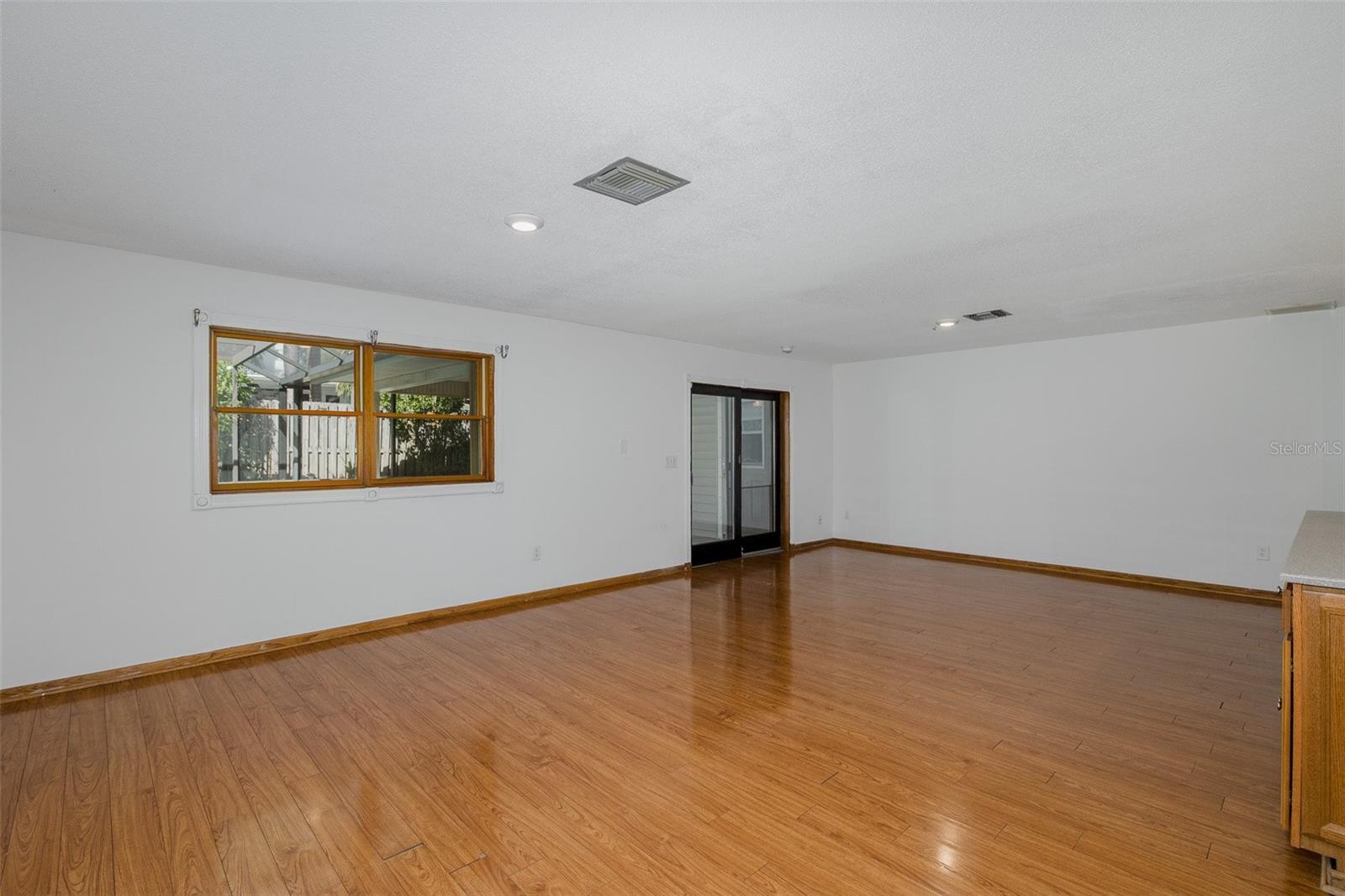 Image 39 of 74 For 2568 Redwood Way