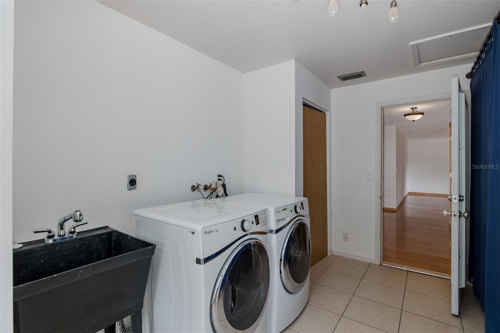 Image 41 of 74 For 2568 Redwood Way