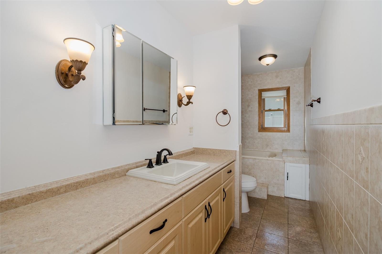 Image 50 of 74 For 2568 Redwood Way