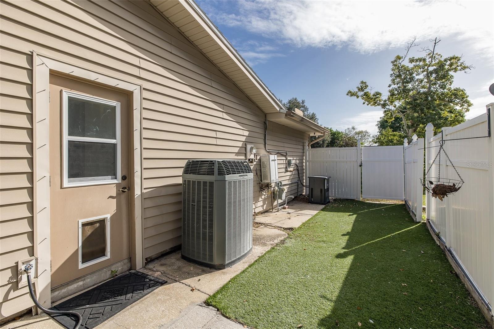 Image 70 of 74 For 2568 Redwood Way