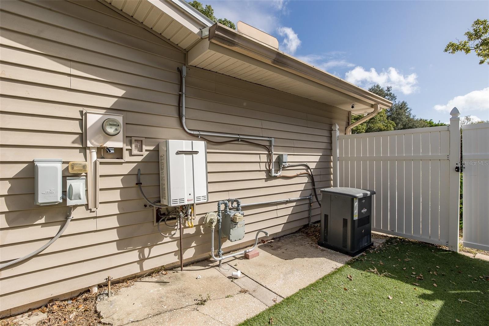 Image 71 of 74 For 2568 Redwood Way