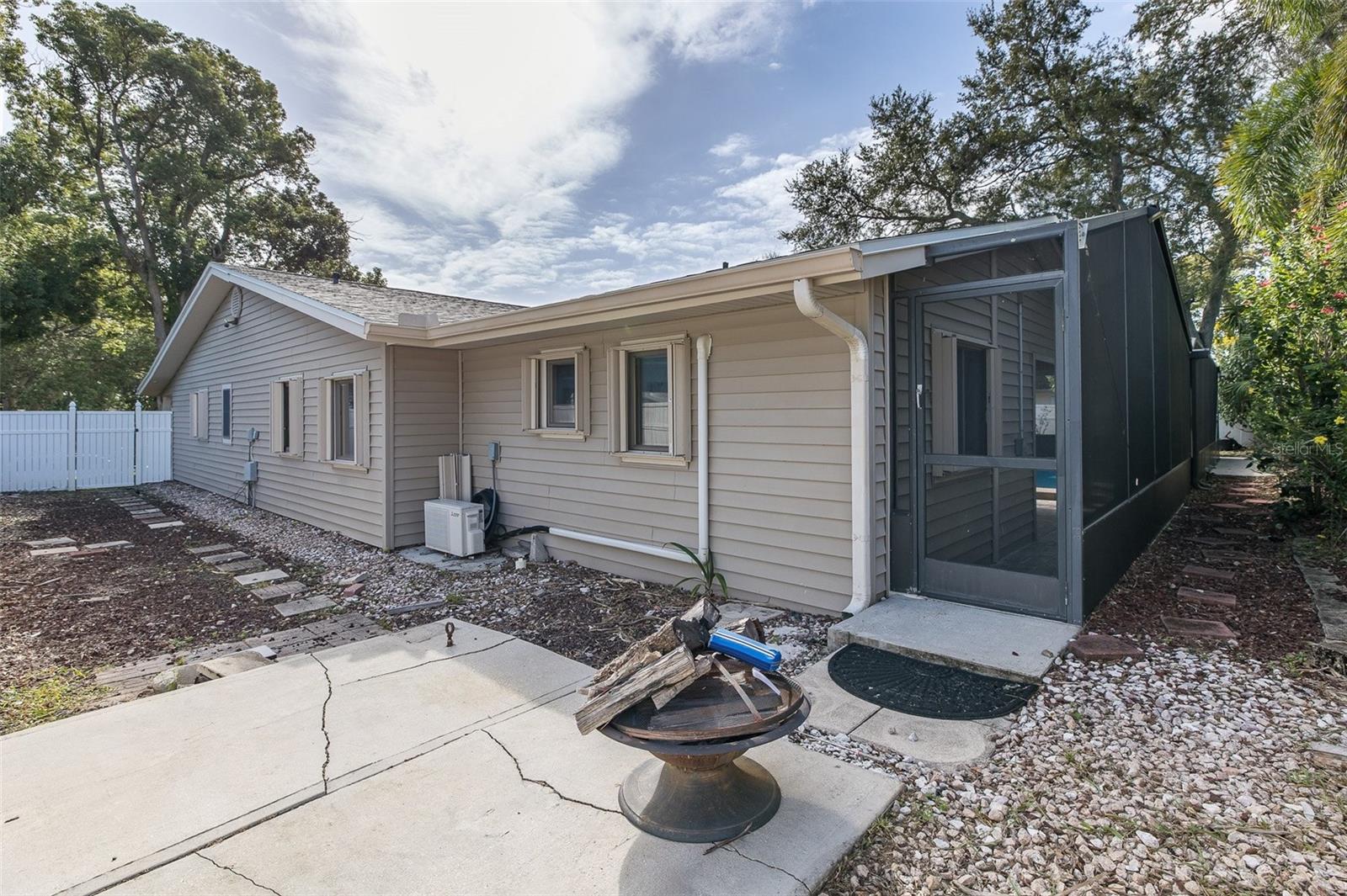 Image 73 of 74 For 2568 Redwood Way