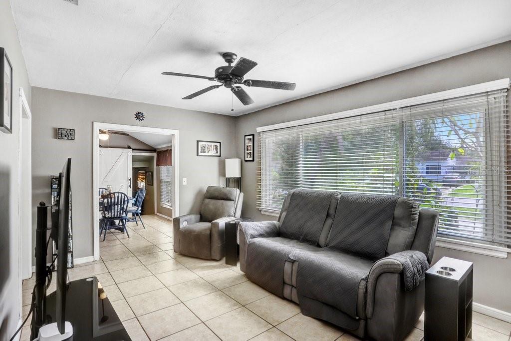 Image 3 of 40 For 905 Cornelius Avenue