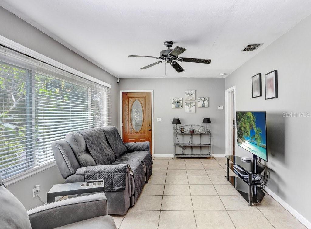 Image 4 of 40 For 905 Cornelius Avenue