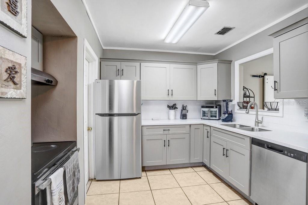 Image 7 of 40 For 905 Cornelius Avenue