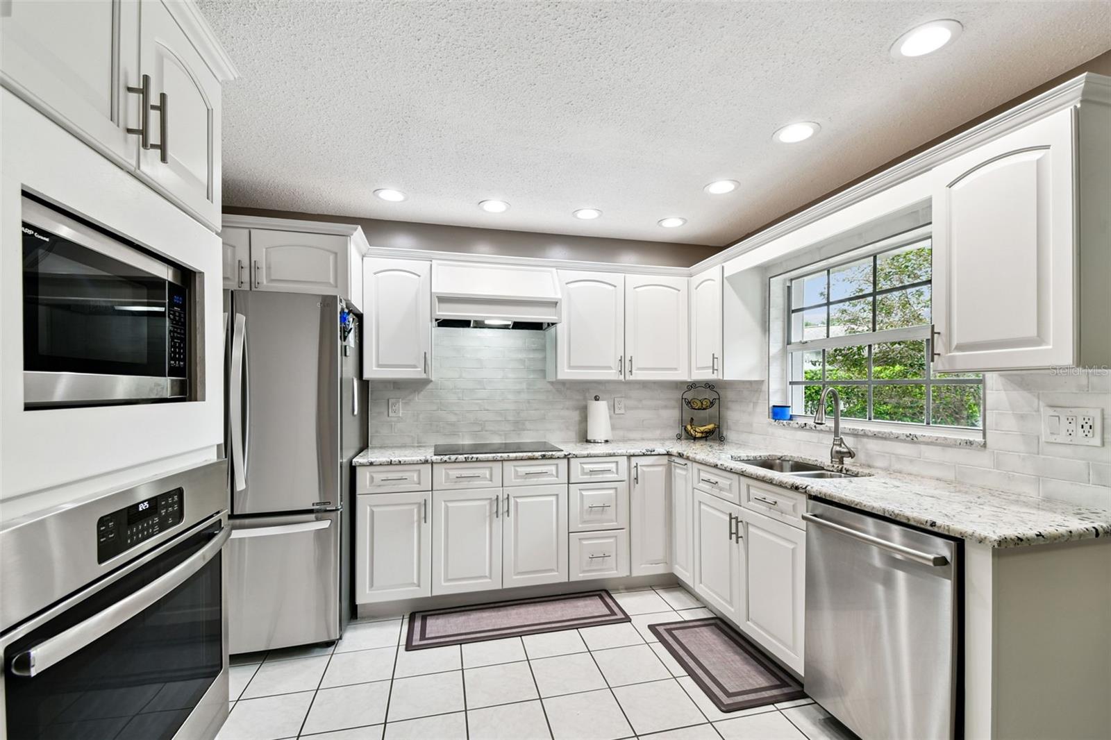 Listing photo id 11 for 40 Citrus Court